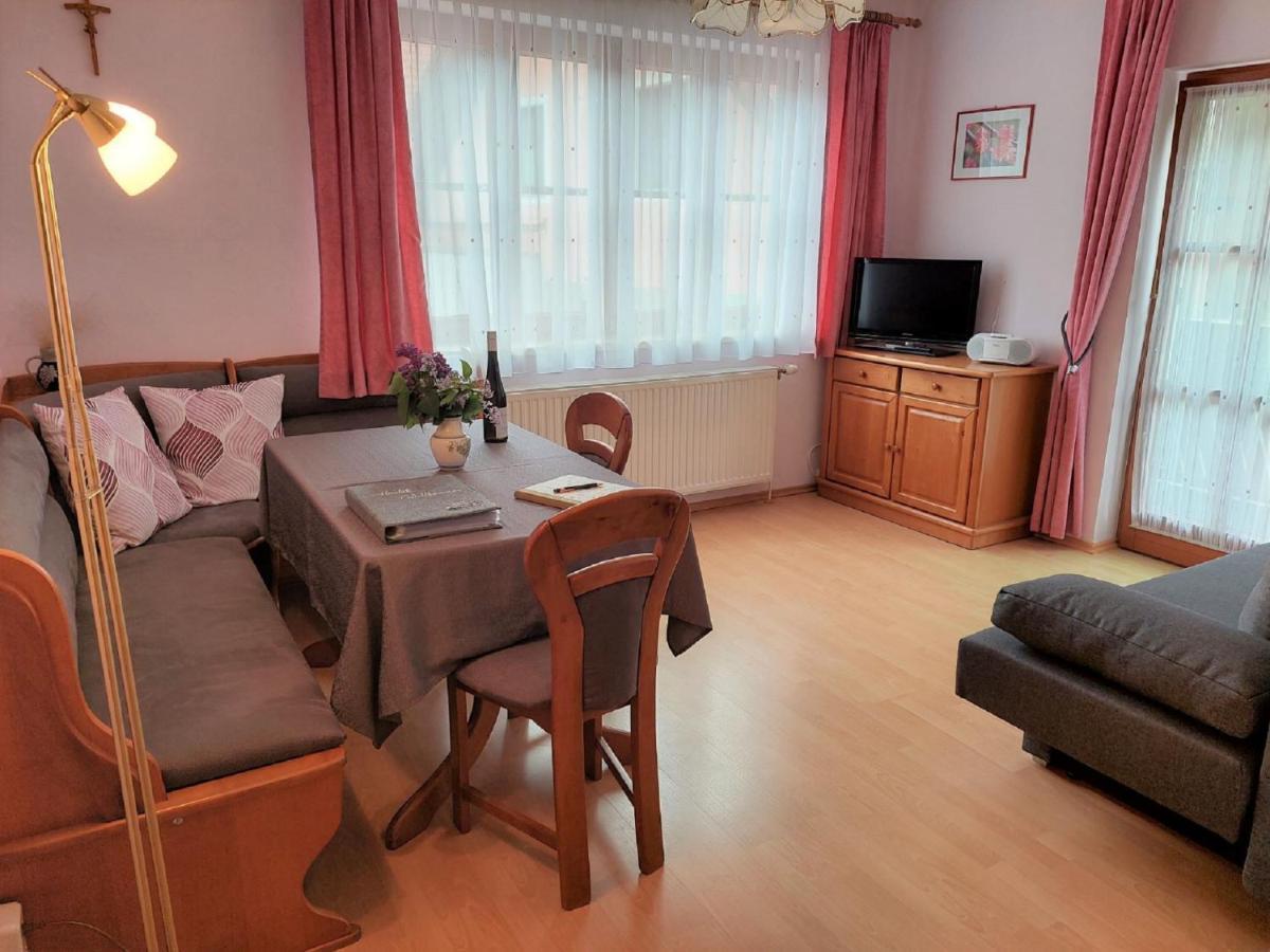 Weingut Piewald Apartment Gut am Steg Luaran gambar