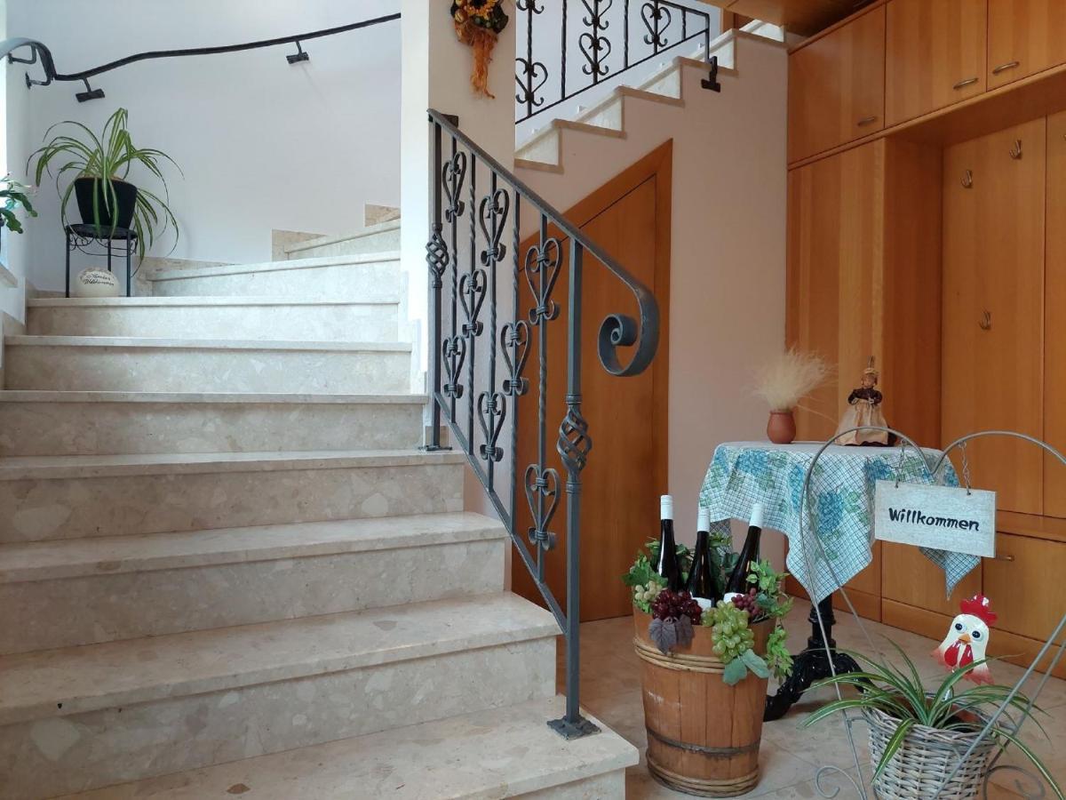 Weingut Piewald Apartment Gut am Steg Luaran gambar