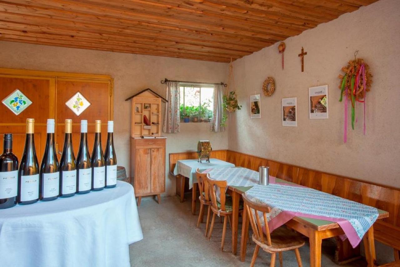 Weingut Piewald Apartment Gut am Steg Luaran gambar